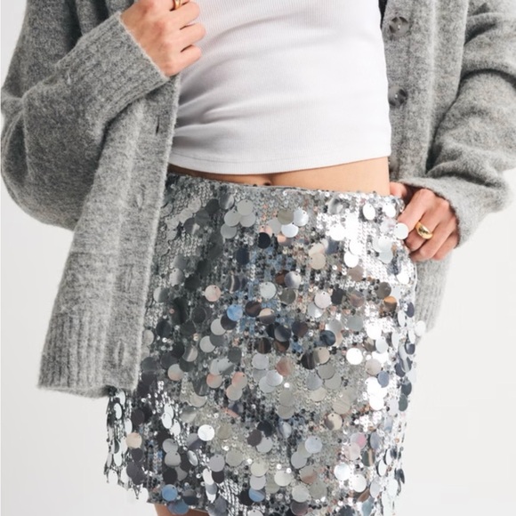 Abercrombie & Fitch (A&F) Scarlett Sequin Mini Skort - Medium - Worn Once Silver - Picture 6 of 9